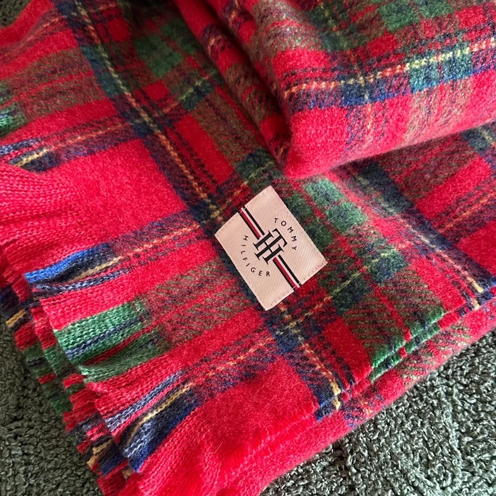 Tommy Hilfiger Holiday Red Tartan Plaid Throw Faux Cashmere So Soft! NEW!